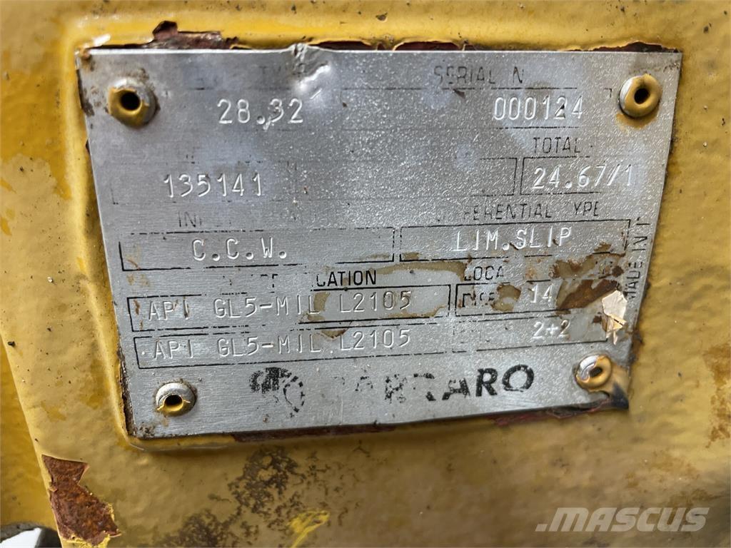 Hydrema 906B frontaksel محور العجلة