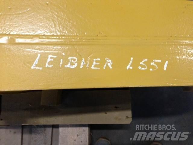 Liebherr L551 Link Arm مكونات أخرى