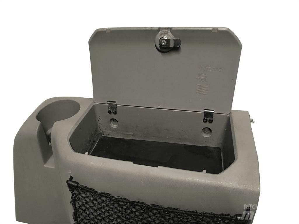  Sidepanel højre, L90H Volvo مكونات أخرى