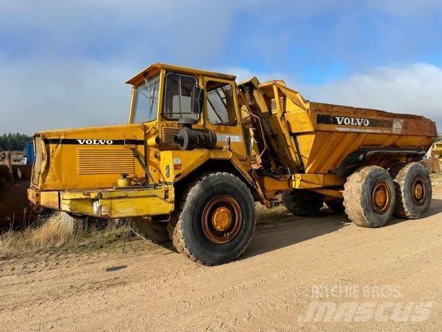 Volvo A25 dumper til ophug عربات نقل قلابة للمواقع