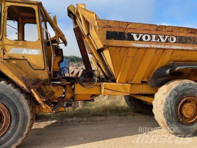 Volvo A25 dumper til ophug عربات نقل قلابة للمواقع