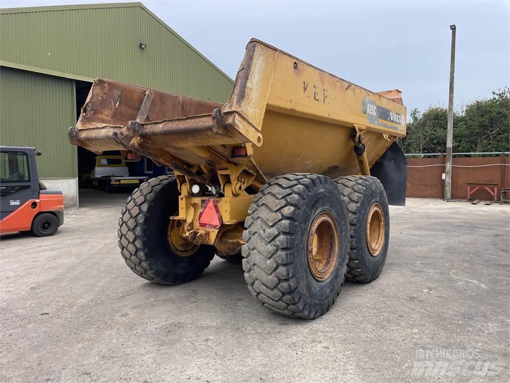 Volvo A25C dumpervogn 6x6 عربات نقل قلابة للمواقع