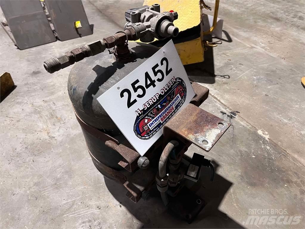 Volvo L120F lufttank مكونات أخرى