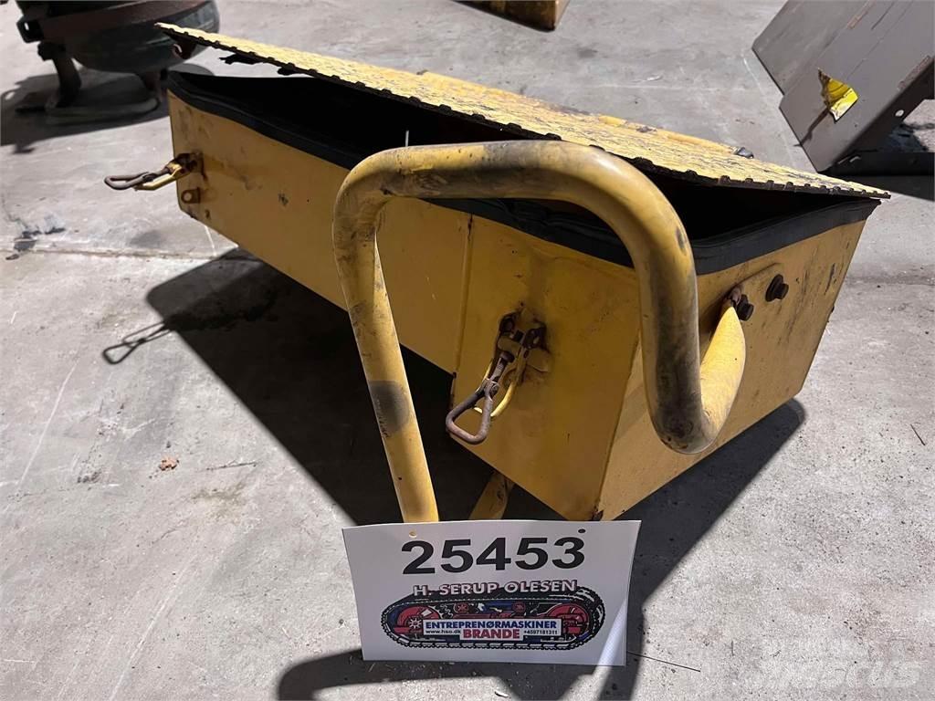 Volvo L120F værktøjskasse مكونات أخرى
