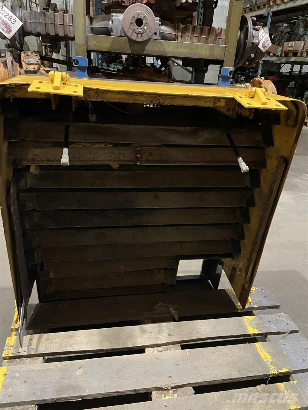 Volvo L90C kølerhjelm مكونات أخرى