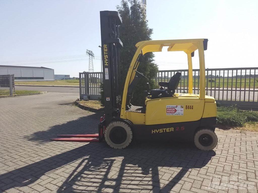 Hyster J2.5XN شاحنات ذات رافعات شوكية تعمل بالكهرباء