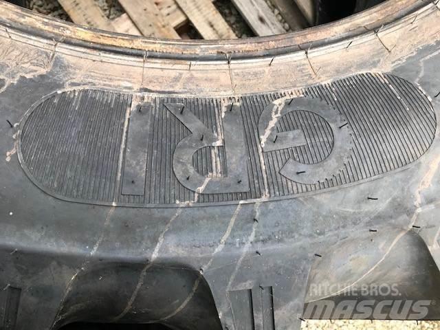  Rear Tyres الإطارات والعجلات والحافات