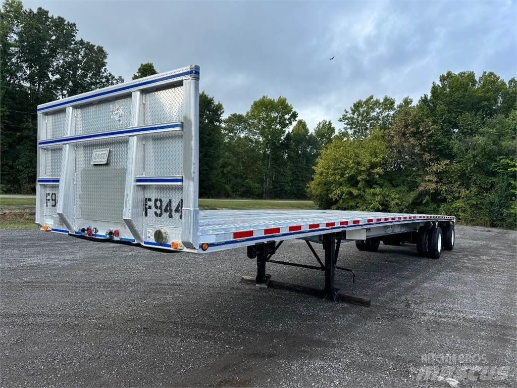 East Mfg 48x102 مقطوروات مسطحة/مفصلية الجوانب