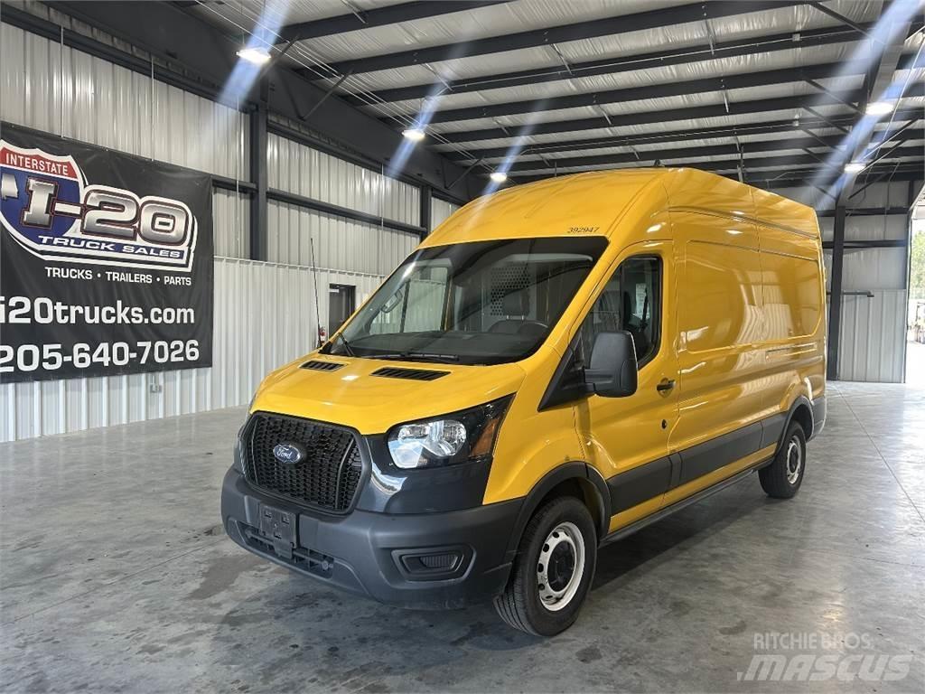 Ford Transit 250 شاحنات خفيفة/مفصلية الجوانب