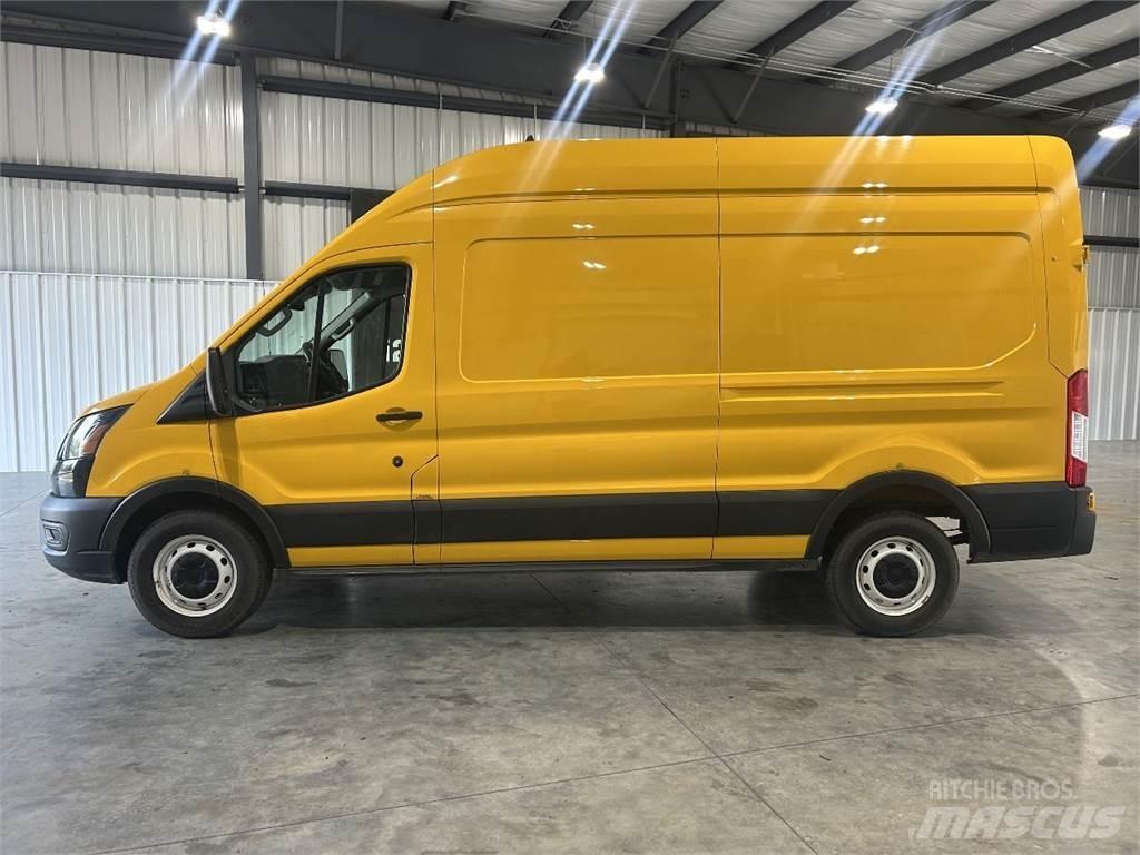 Ford Transit 250 شاحنات خفيفة/مفصلية الجوانب