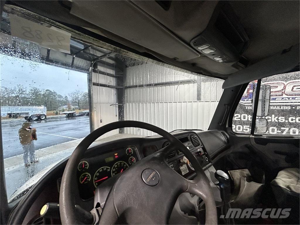 Freightliner M2 شاحنات الحاويات