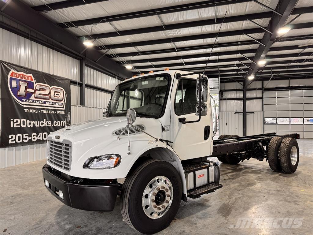 Freightliner M2 شاحنات ذات هيكل صندوقي