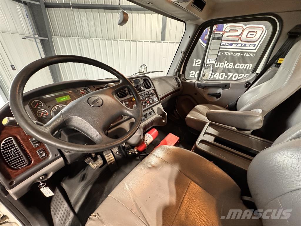 Freightliner M2 شاحنات ذات هيكل صندوقي