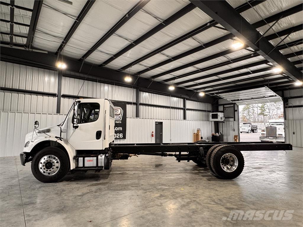 Freightliner M2 شاحنات ذات هيكل صندوقي