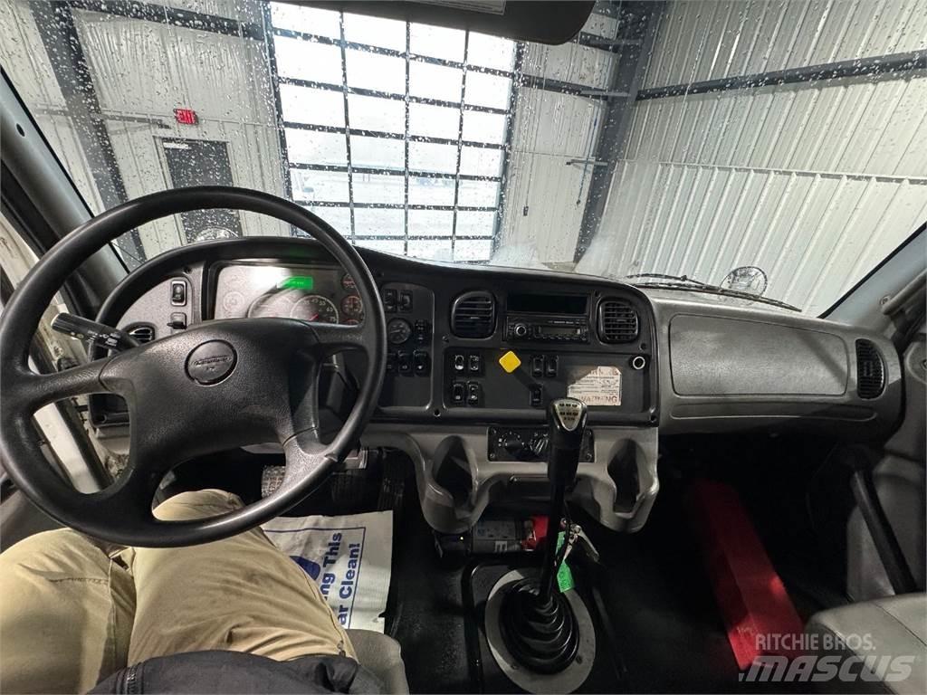 Freightliner M2 106 شاحنات قلابة