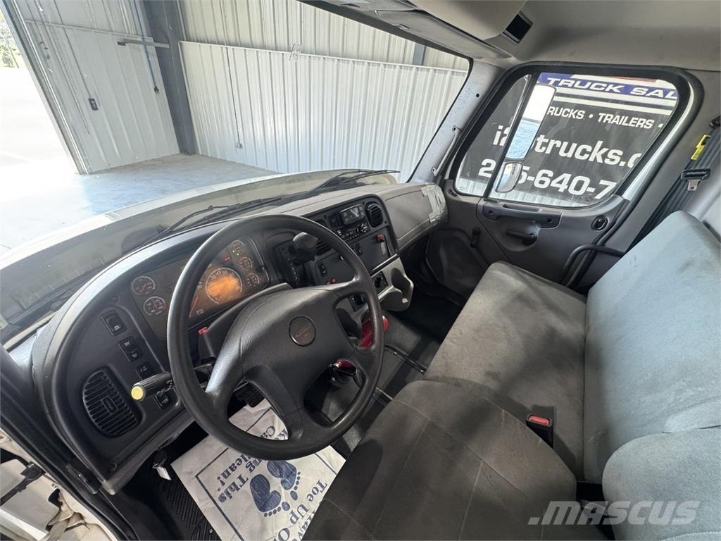 Freightliner M2106 شاحنات ذات هيكل صندوقي