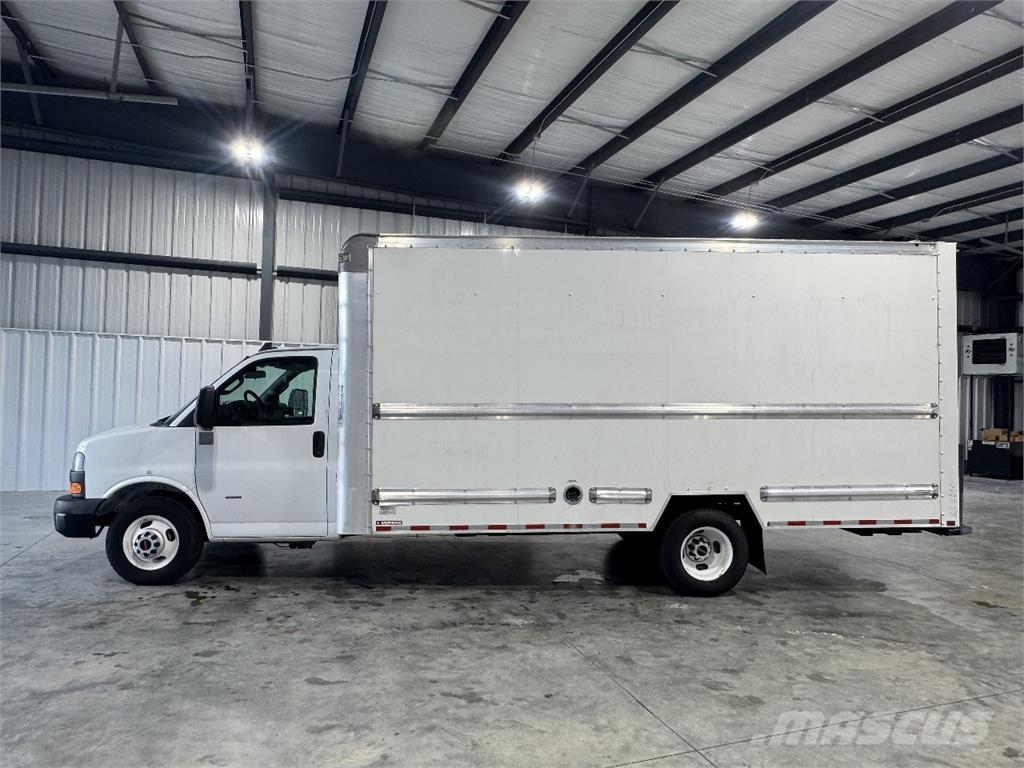 GMC G33903 شاحنات ذات هيكل صندوقي