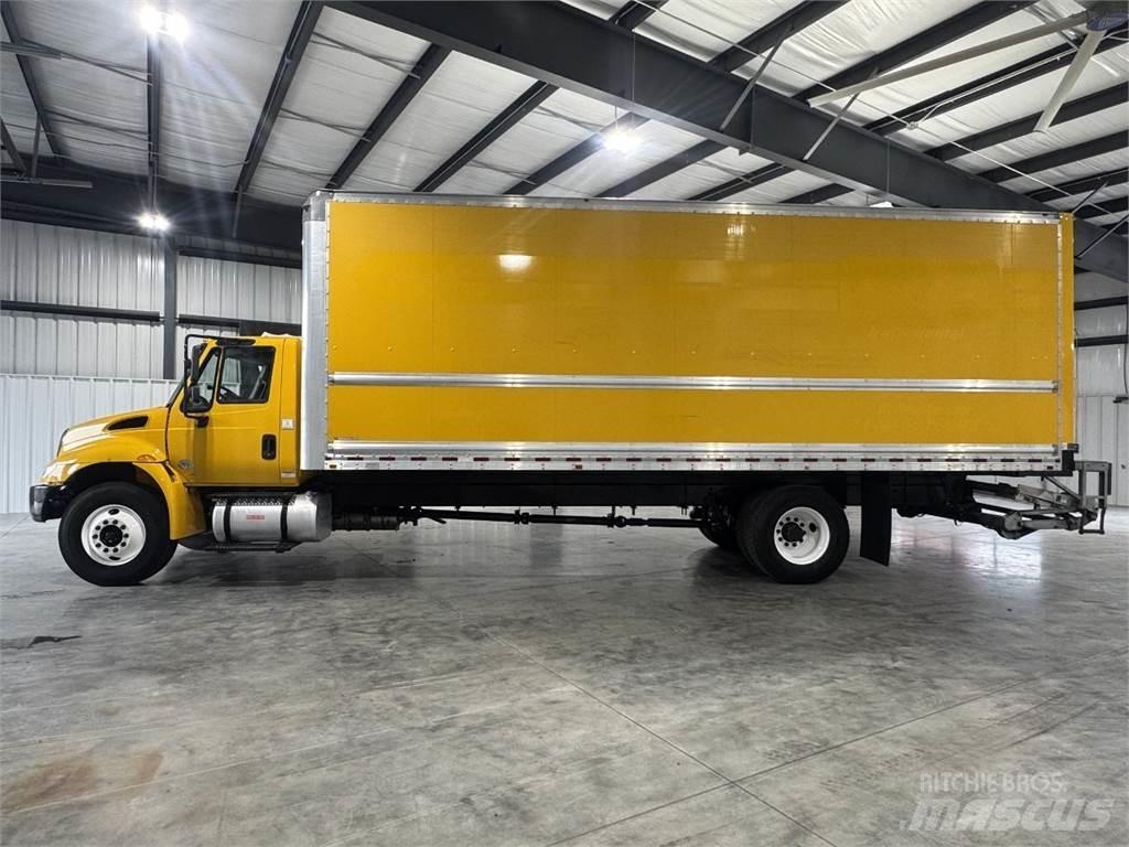 International 4300 شاحنات ذات هيكل صندوقي