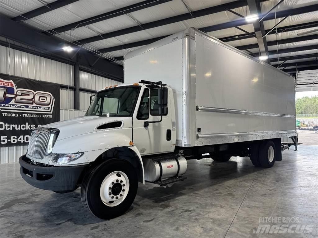 International 4300 شاحنات ذات هيكل صندوقي