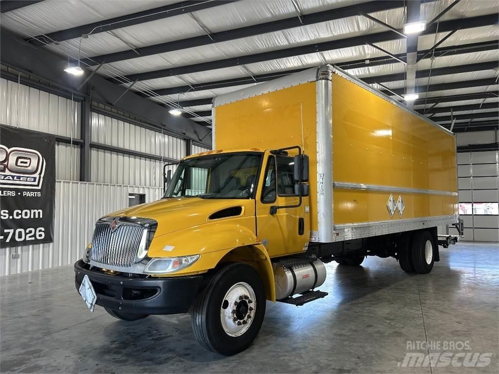 International 4300 شاحنات ذات هيكل صندوقي