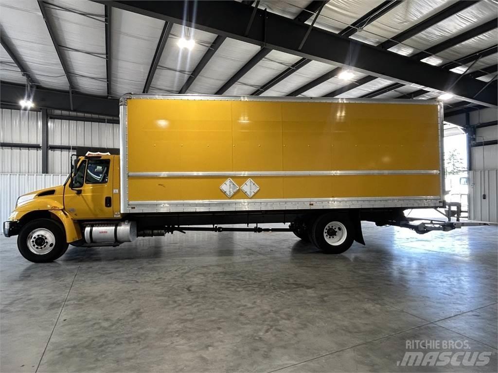 International 4300 شاحنات ذات هيكل صندوقي