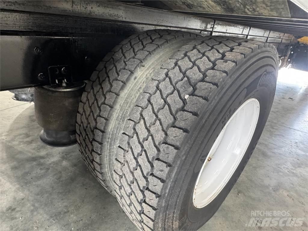 International MV607 شاحنات ذات هيكل صندوقي