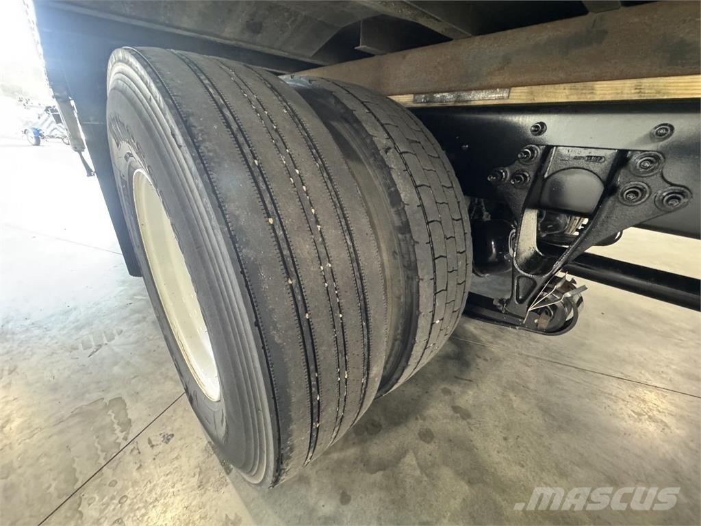 International MV607 شاحنات ذات هيكل صندوقي
