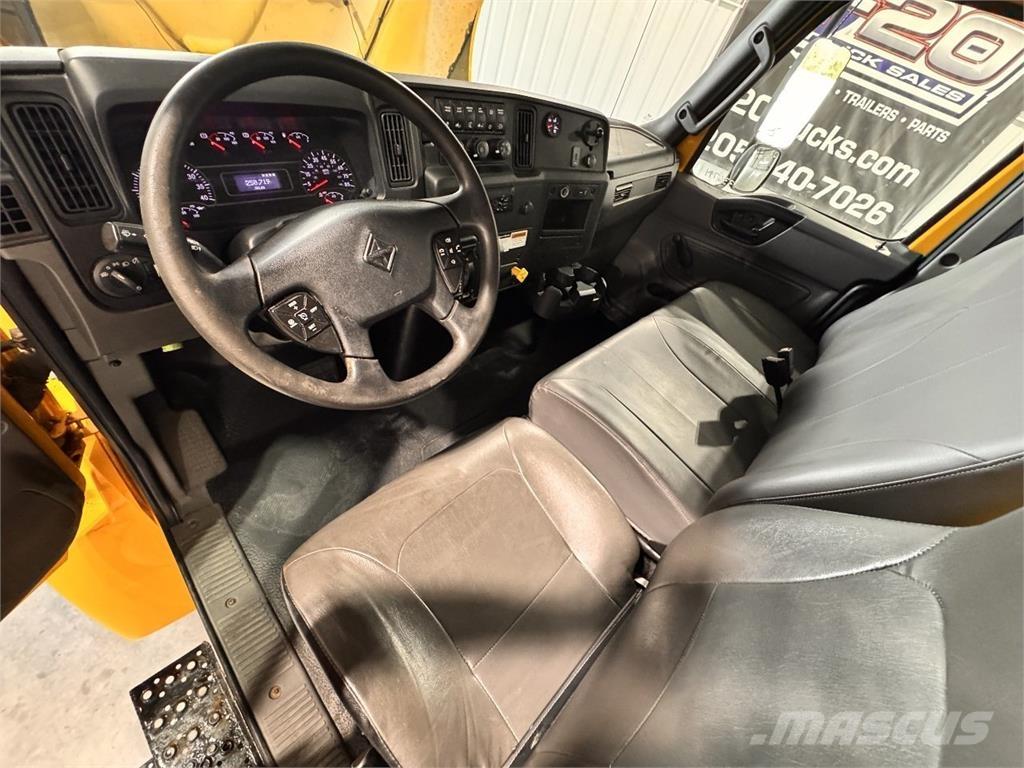 International MV607 شاحنات ذات هيكل صندوقي