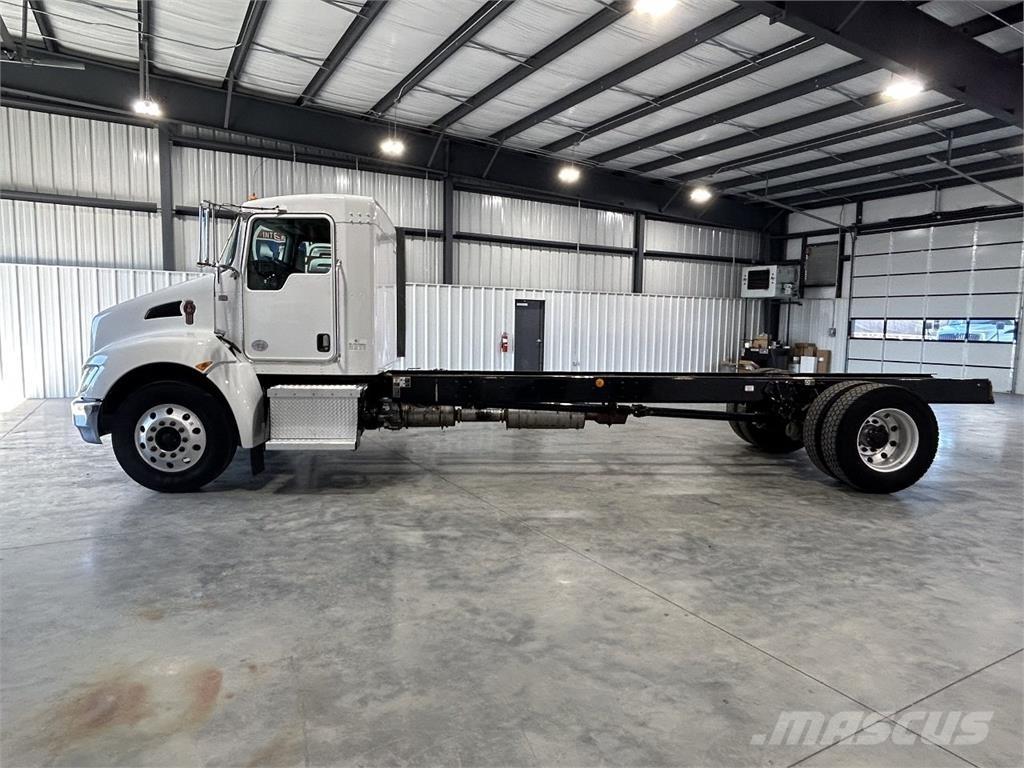Kenworth T270 شاحنات بمقصورة وهيكل