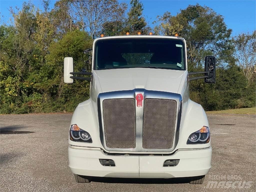 Kenworth T680 وحدات الجر