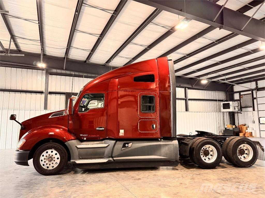 Kenworth T680 وحدات الجر
