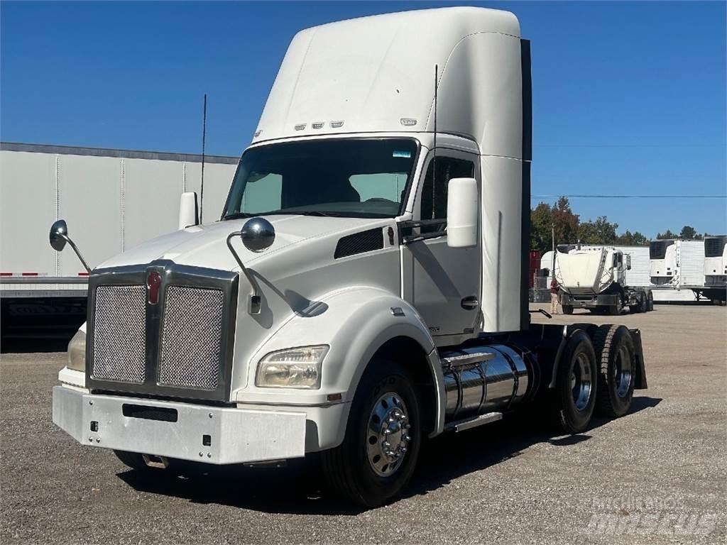 Kenworth T880 وحدات الجر