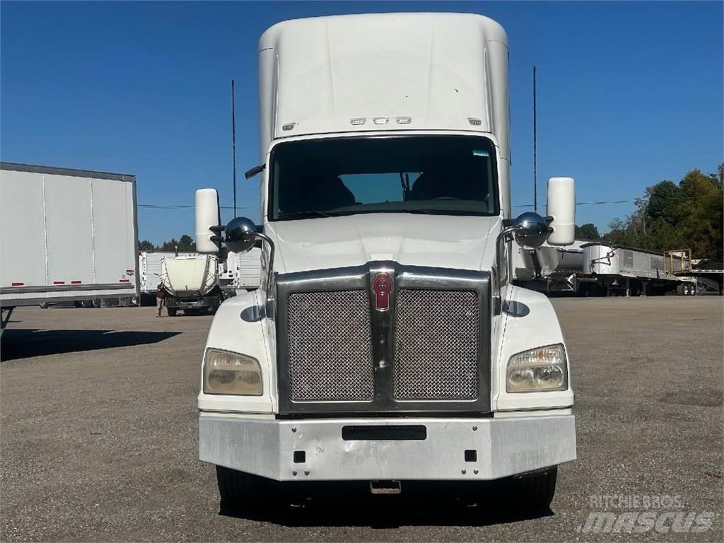 Kenworth T880 وحدات الجر