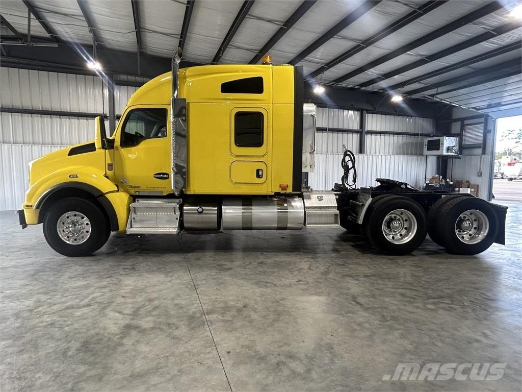 Kenworth T880 وحدات الجر