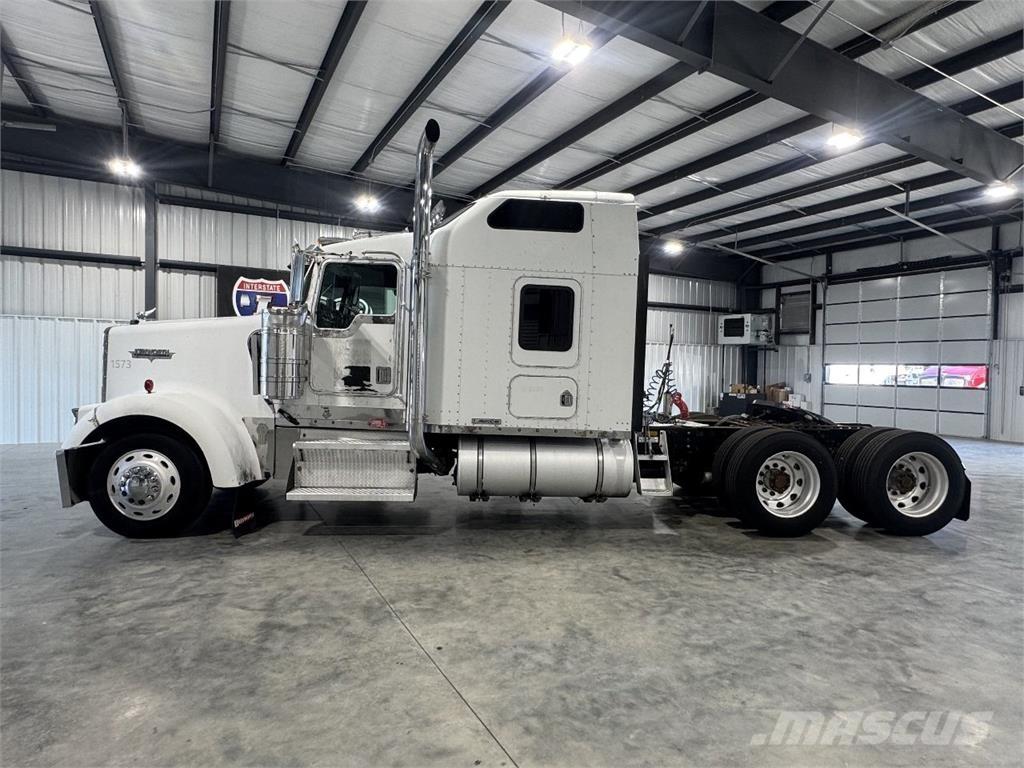 Kenworth W900 وحدات الجر