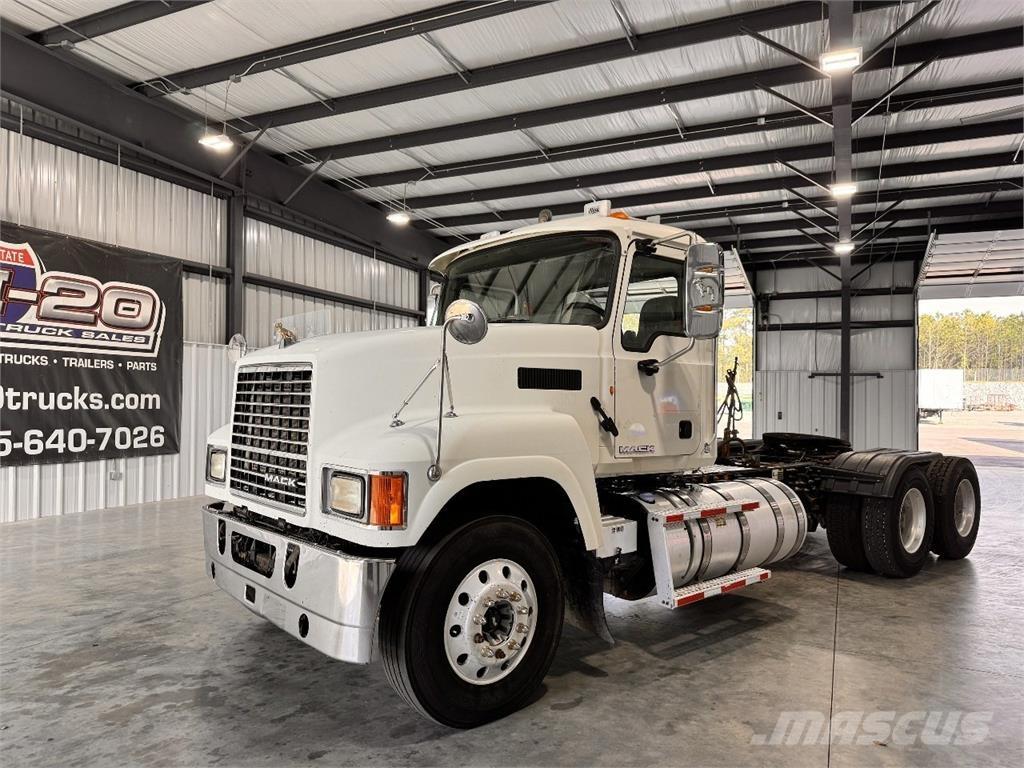 Mack CHU613 وحدات الجر