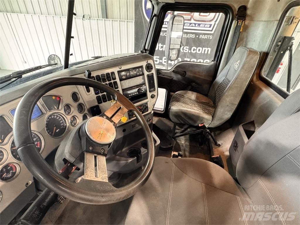 Mack CXU613 وحدات الجر