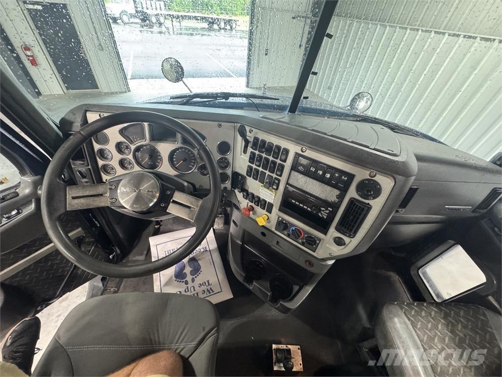 Mack CXU613 وحدات الجر
