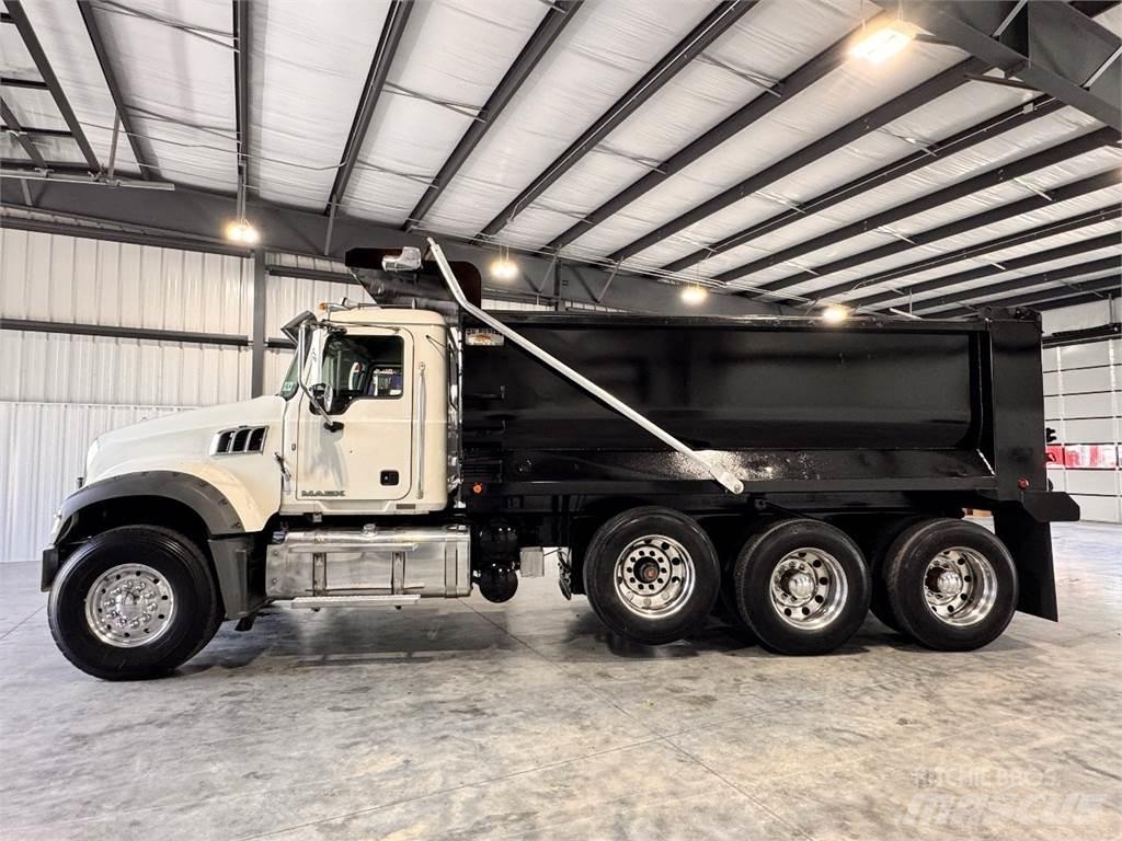 Mack CXU613 شاحنات قلابة