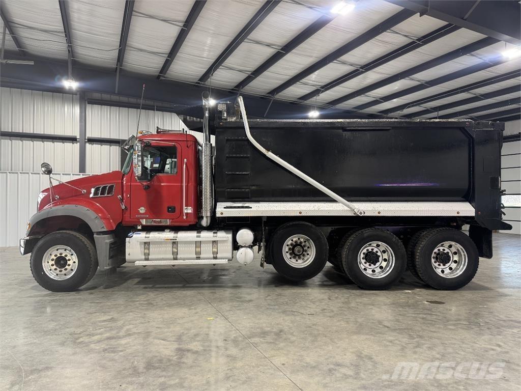 Mack GR64F شاحنات قلابة