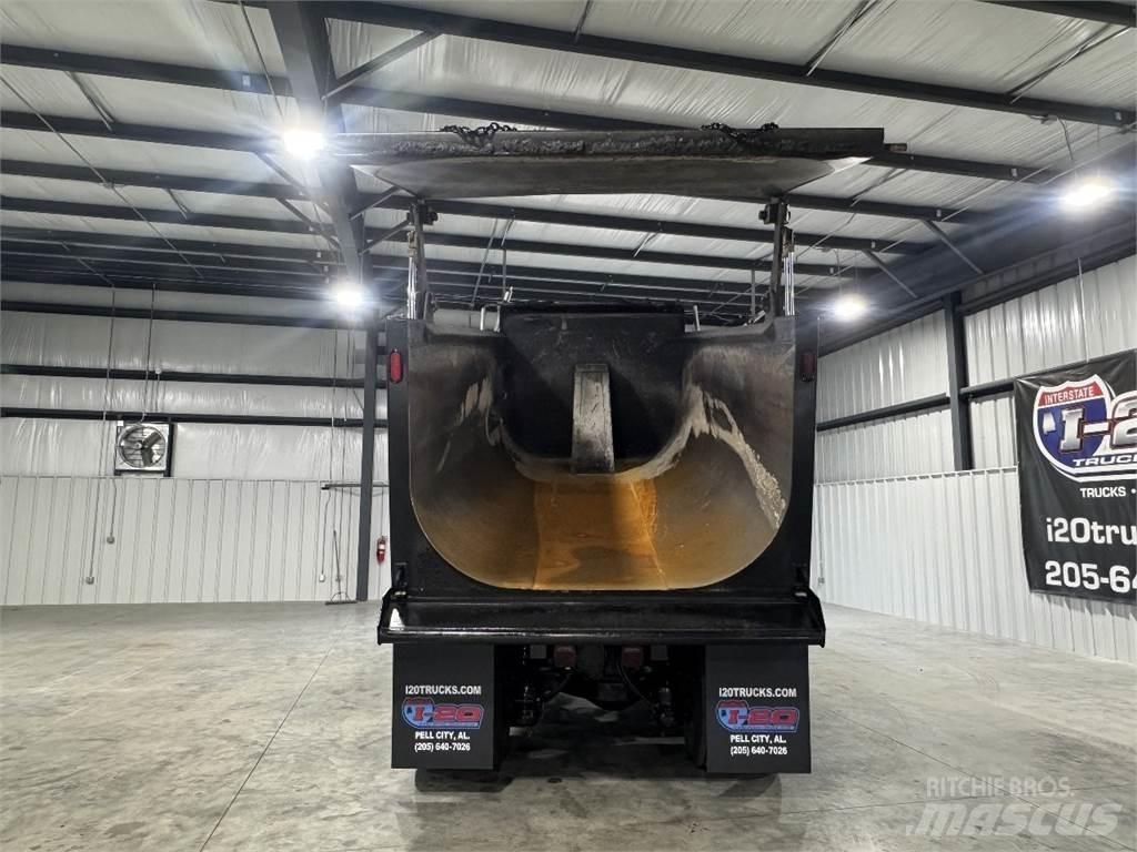 Mack GR64F Gold Dog شاحنات قلابة