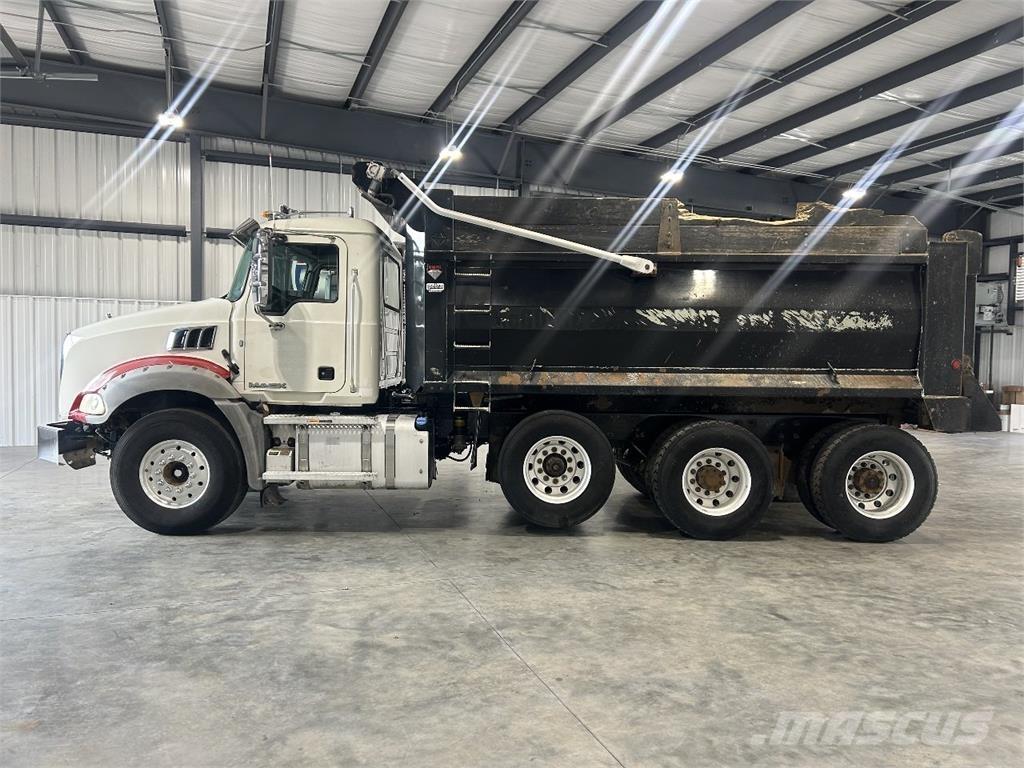 Mack Granite شاحنات قلابة