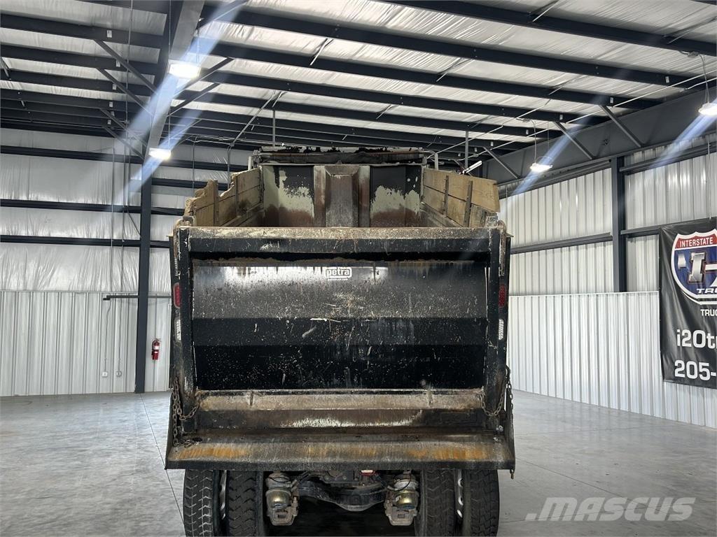 Mack Granite شاحنات قلابة