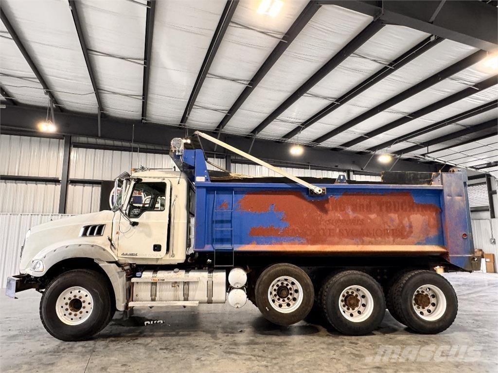 Mack Granite شاحنات قلابة