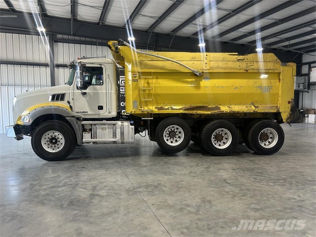 Mack Granite شاحنات قلابة