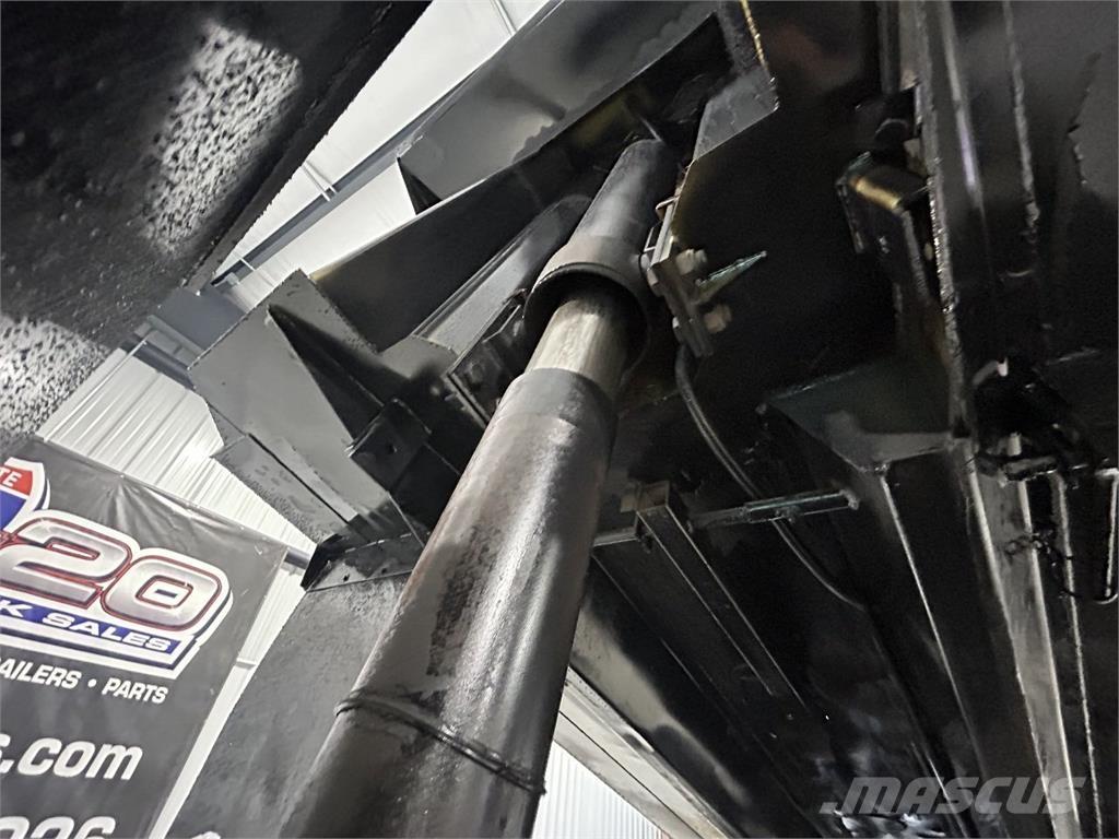 Mack Granite شاحنات قلابة