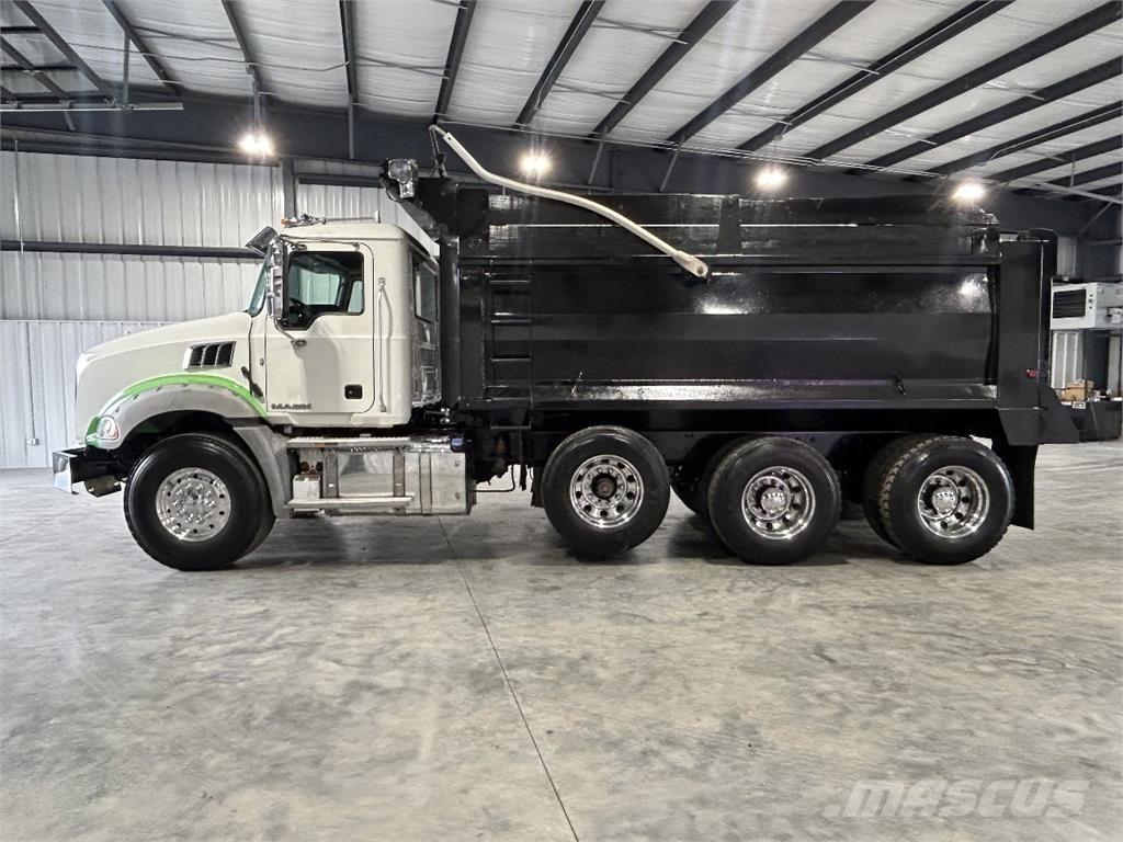 Mack Granite شاحنات قلابة