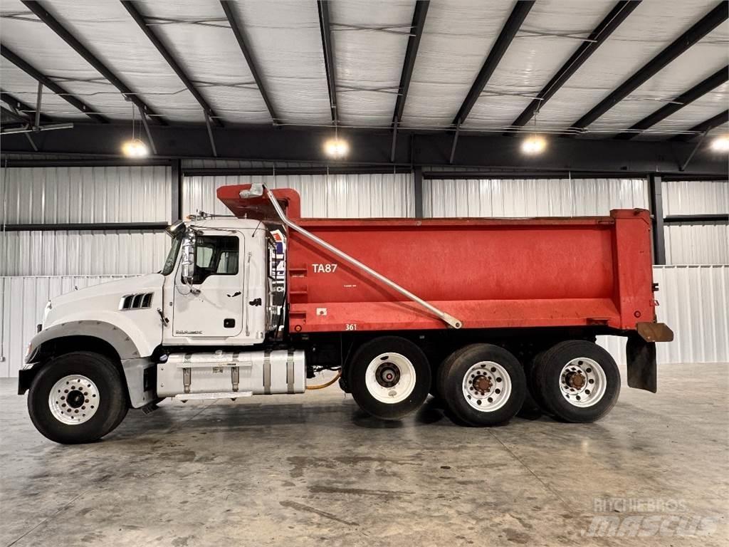 Mack GU713 شاحنات قلابة