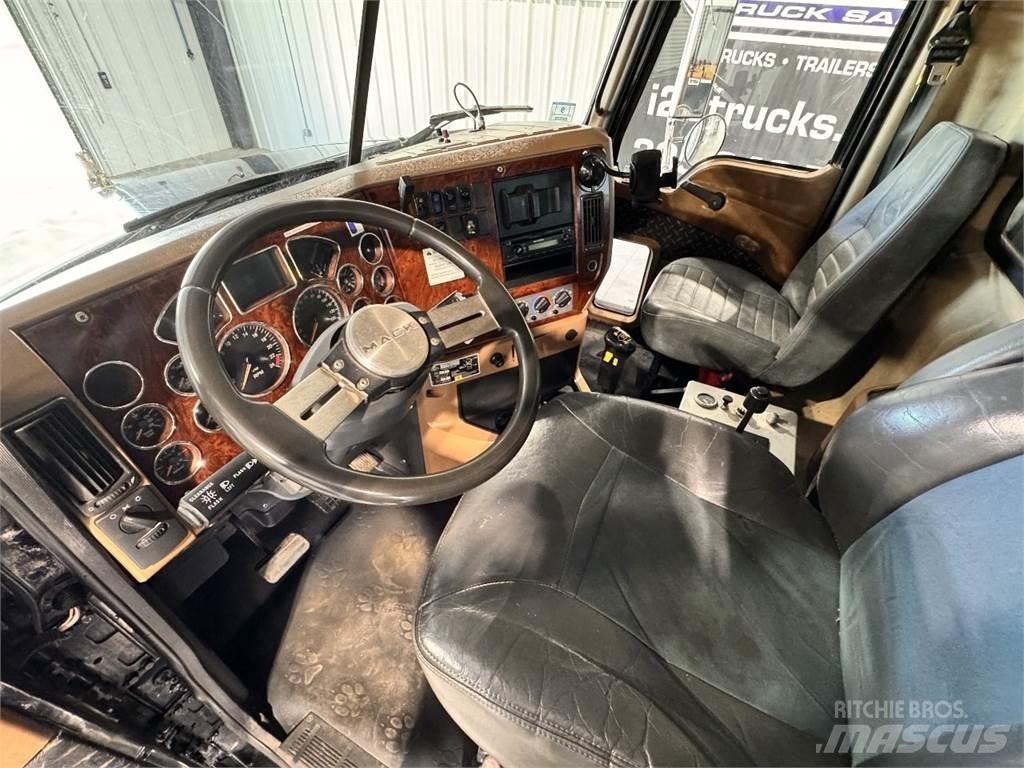 Mack GU713 شاحنات قلابة