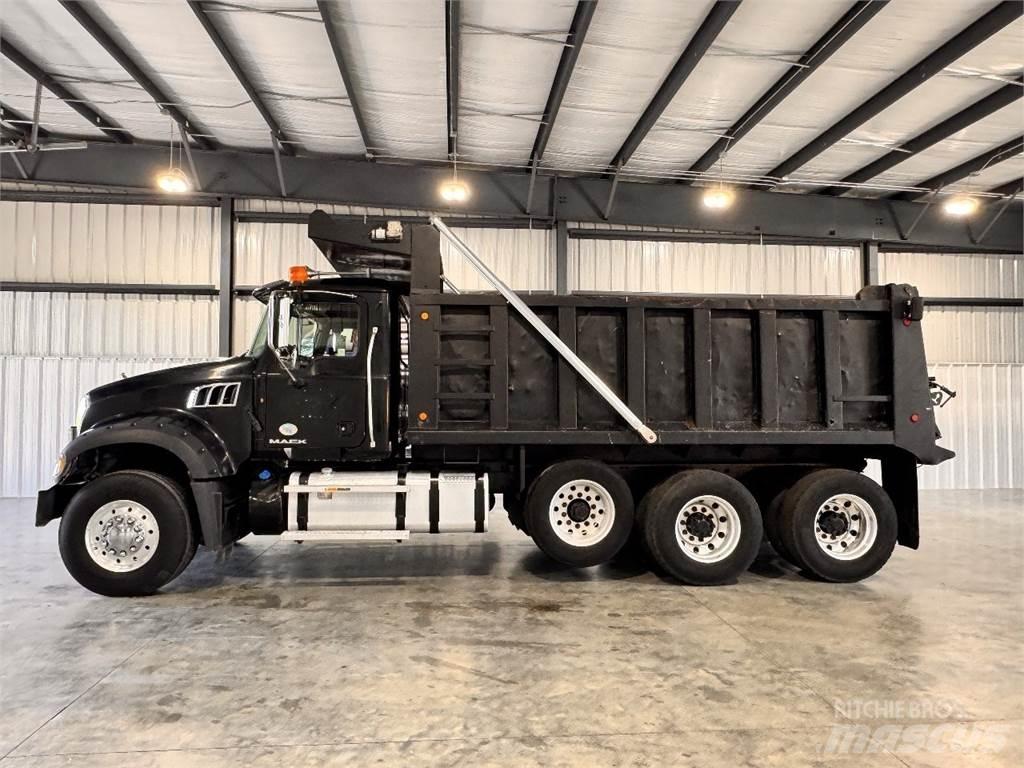 Mack GU713 شاحنات قلابة